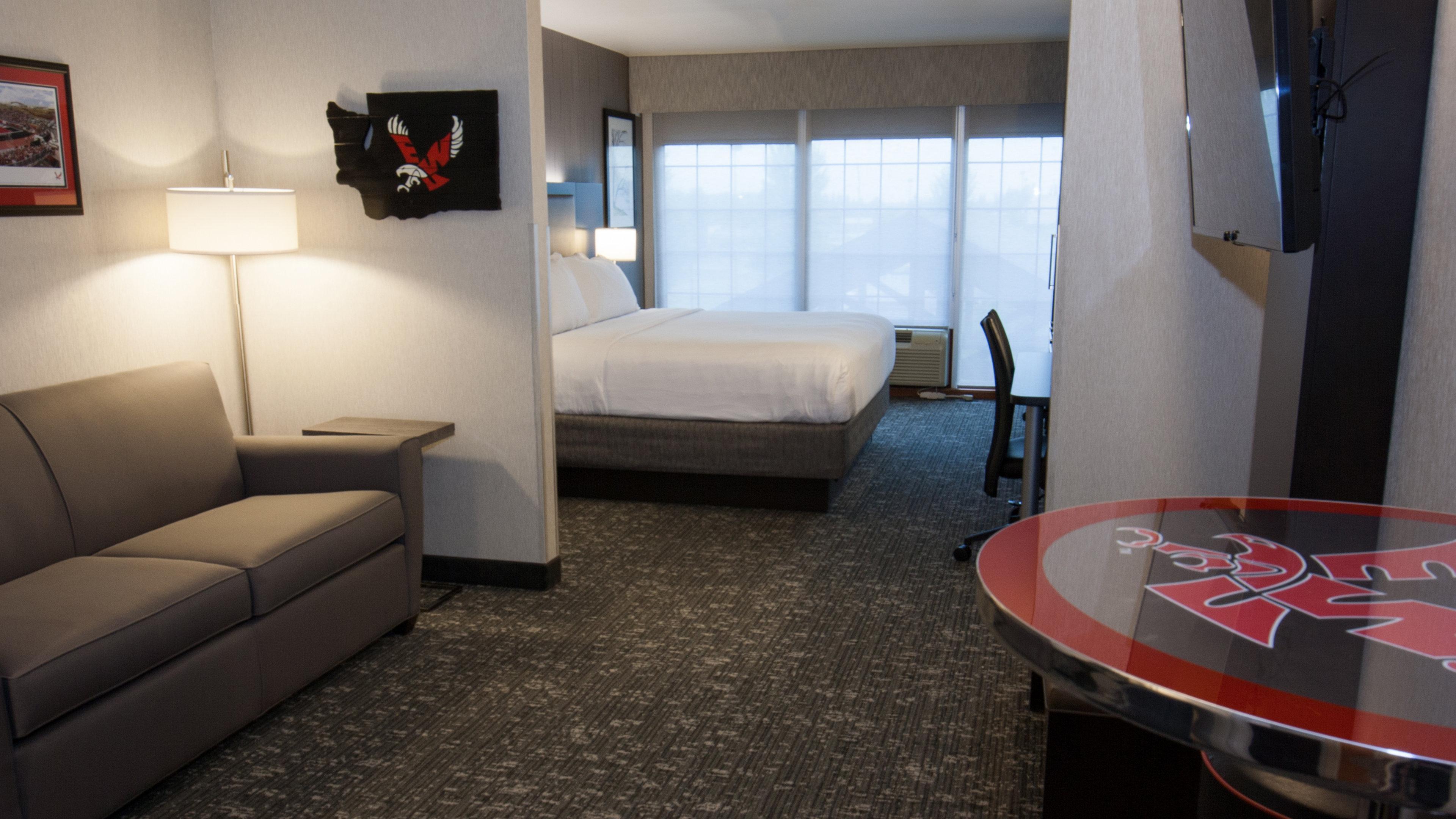 Holiday Inn Express & Suites Cheney By Ihg Exterior foto